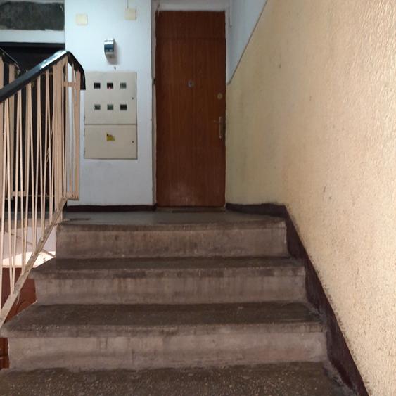 Apartament cu 4 camere decomandat în Olteniței