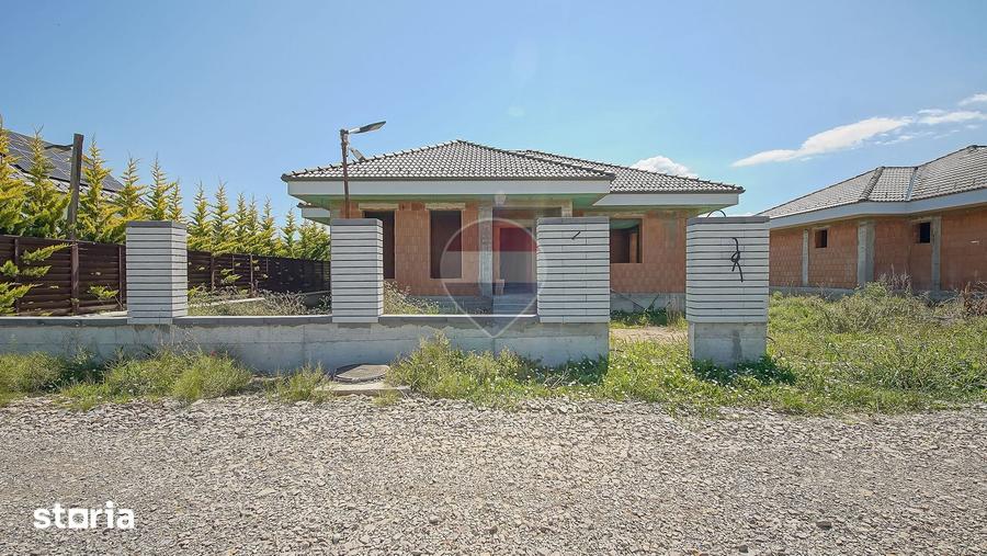 Casă cu 4 camere cu Teren 500 Mp în Cristian