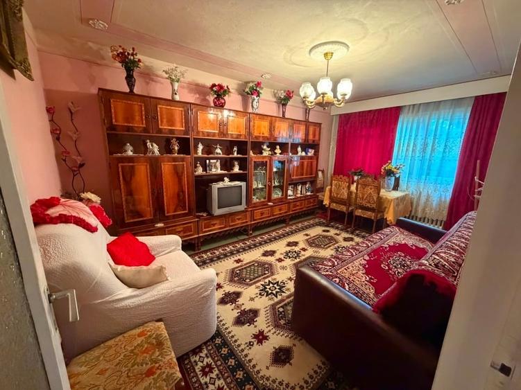 Apartament cu 3 camere decomandat, mobilat în Aurel Vlaicu