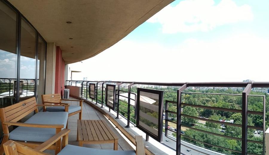 Apartament cu 3 camere semidecomandat, mobilat în Ștefan cel Mare