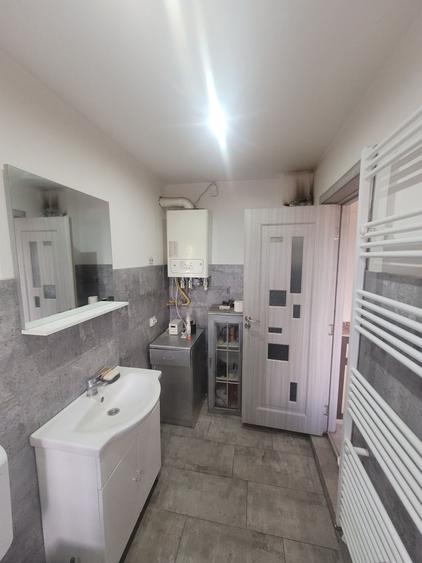 Casă cu 3 camere în Peștișu Mare