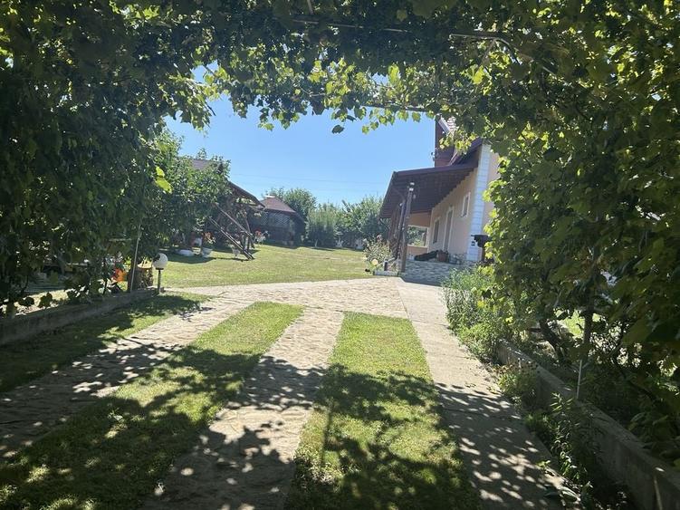 Casă cu 4 camere în Criș