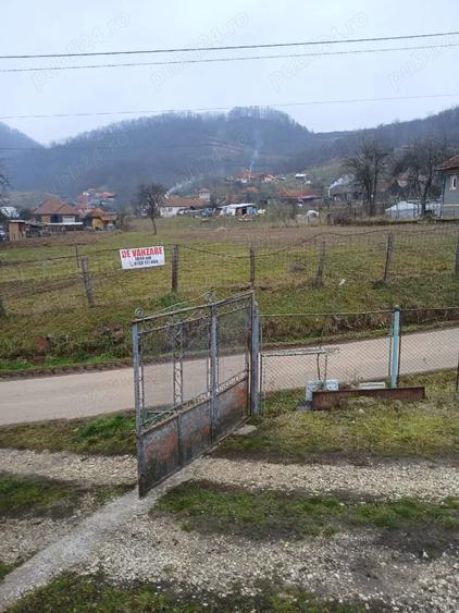 Teren de 1800 mp, în Căinelu de Sus