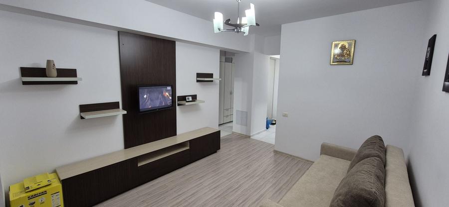 Garsonieră decomandată în Roșu