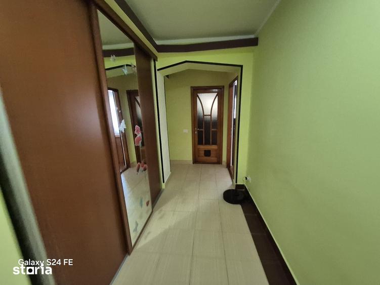 Apartament cu 4 camere decomandat în Calea Romanului
