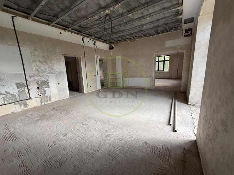 Spațiu comercial, de 435.16000366211 mp, în Central