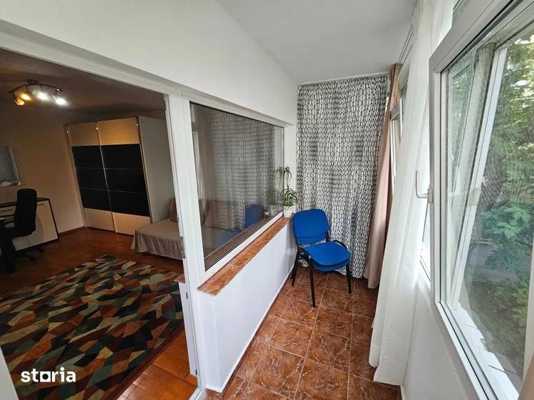 Apartament cu 3 camere decomandat în Tei