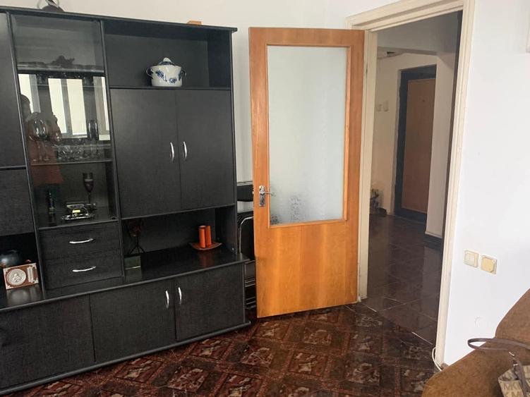 Apartament cu 2 camere decomandat, mobilat în Sat Vacanță