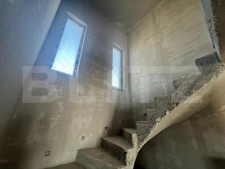 Casă individuală cu 5 camere cu Canalizare în Malu Mare