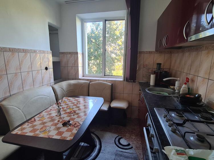 Apartament cu 2 camere nedecomandat în Ghimpați