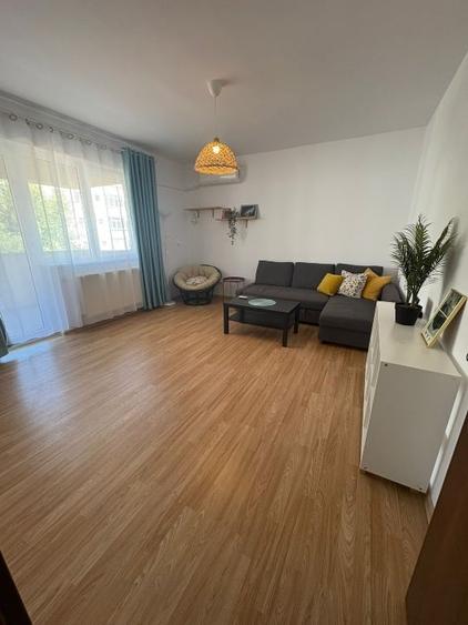 Apartament cu 2 camere decomandat, mobilat în Central