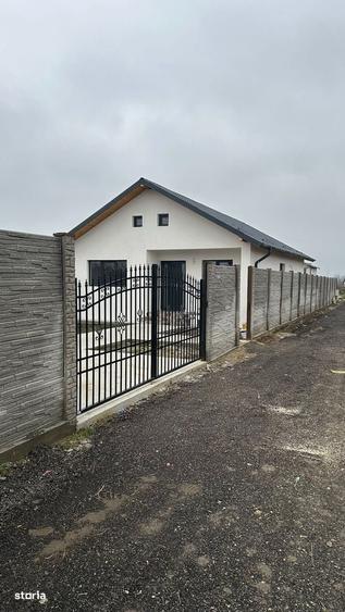 Casă cu 2 camere cu Teren 370 Mp în Ișalnița