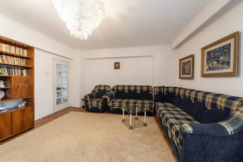 Apartament cu 3 camere decomandat în Bere