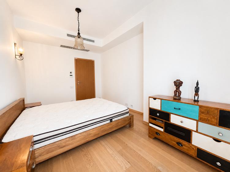 Apartament cu 4 camere decomandat în Aviatorilor