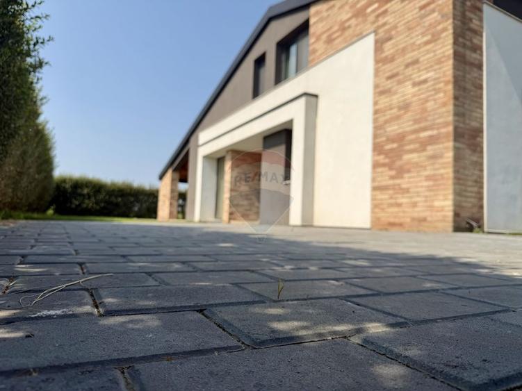 Casă individuală cu 4 camere cu Teren 422 Mp în Nord