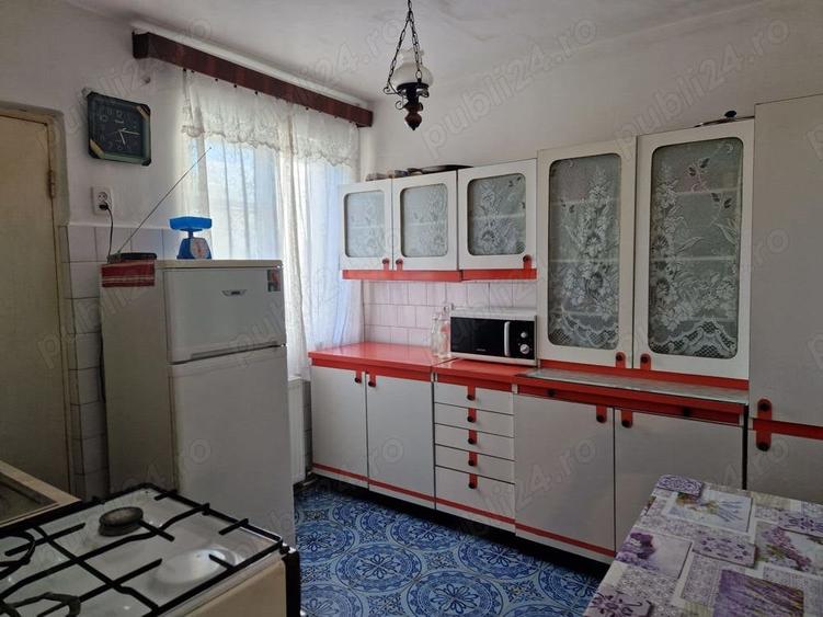 Apartament cu 3 camere decomandat în Drăgășani