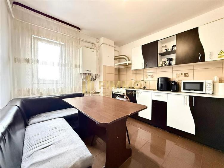 Apartament cu 3 camere decomandat, mobilat în George Enescu