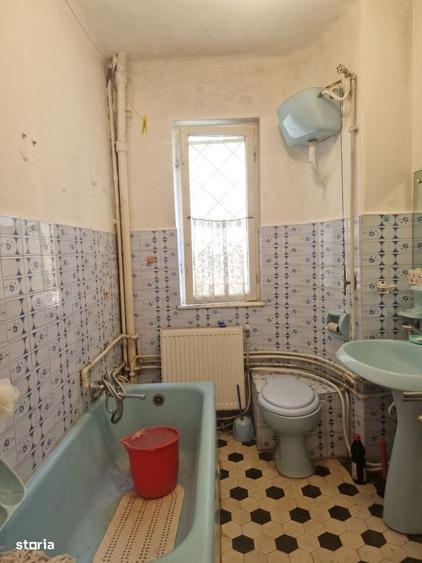 Casă cu 3 camere decomandat în Central