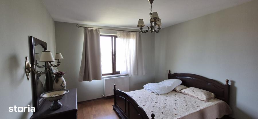 Casă cu 5 camere cu Teren 1344 Mp în Păsăreni