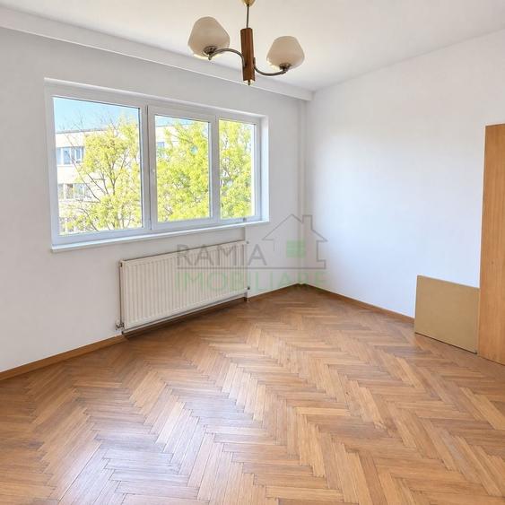 Apartament cu 3 camere semidecomandat în Astra