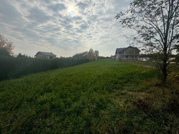 Teren de 2500 mp, în Mălăiești