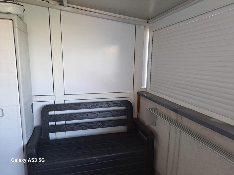 Apartament cu 2 camere semidecomandat, mobilat în Uverturii