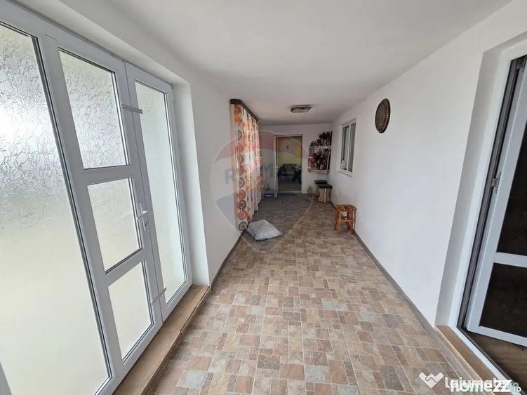 Casă cu 3 camere cu Teren 1000 Mp în Bătinești