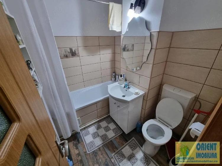Apartament cu 2 camere decomandat în Km 4
