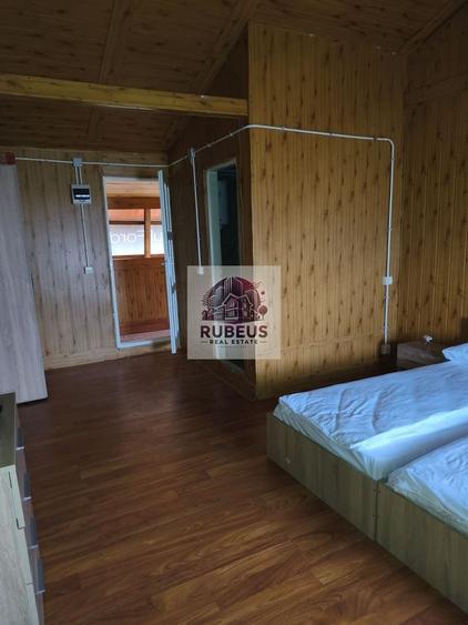 Casă cu 5 camere cu Canalizare în Est