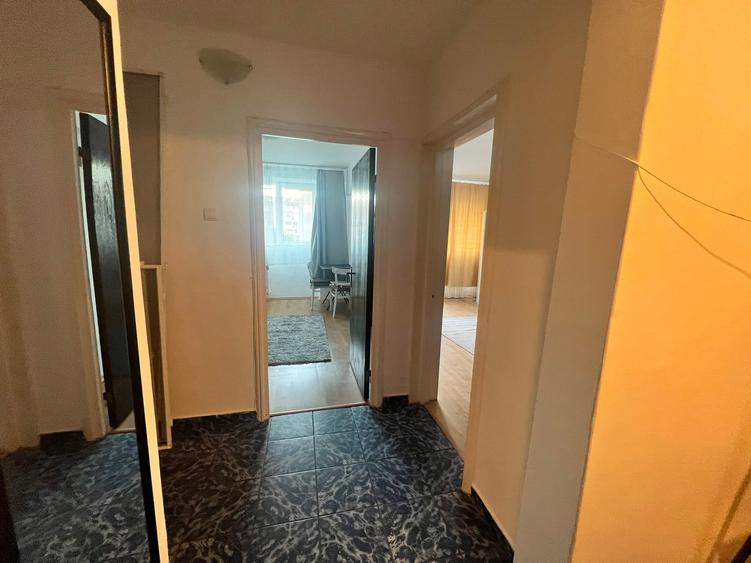 Apartament cu 3 camere decomandat în Drumul Taberei