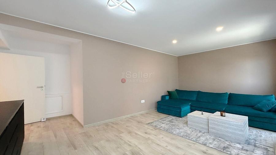 Apartament cu 2 camere decomandat, mobilat în Tractorul