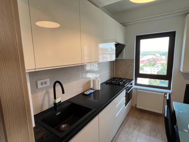 Apartament cu 3 camere decomandat în Nicolina