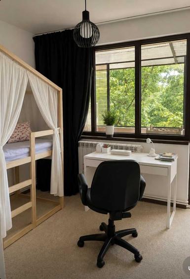 Apartament cu 4 camere semidecomandat în Central