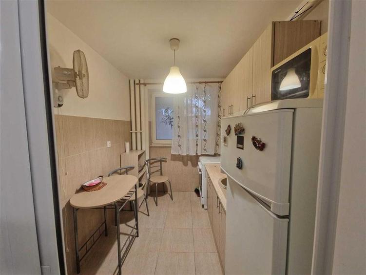 Apartament cu 2 camere semidecomandat, mobilat în Vatra Luminoasă