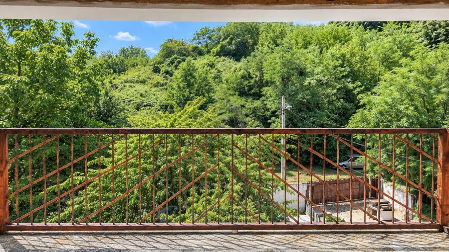 Casă individuală cu 7 camere cu Canalizare în Filipeștii de Pădure