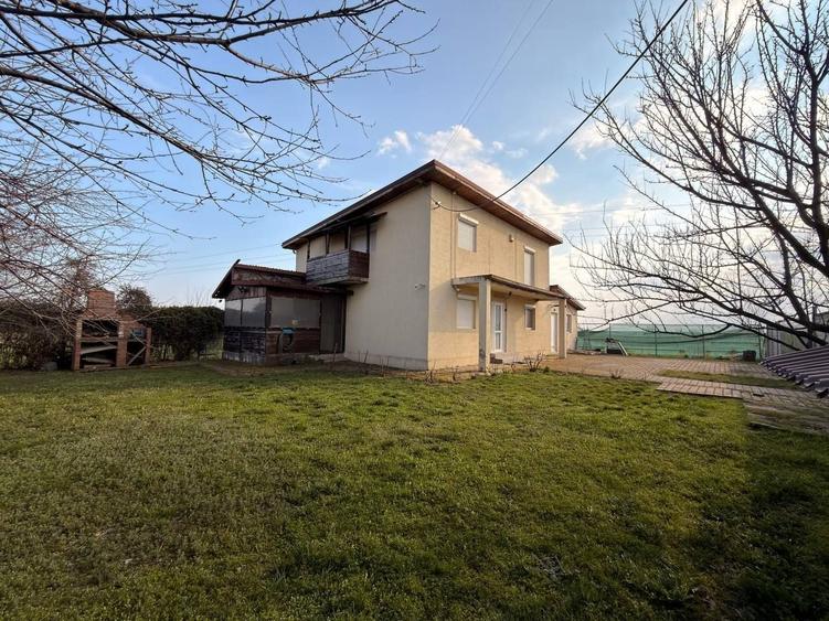 Casă individuală cu 4 camere cu Canalizare în Buturugeni