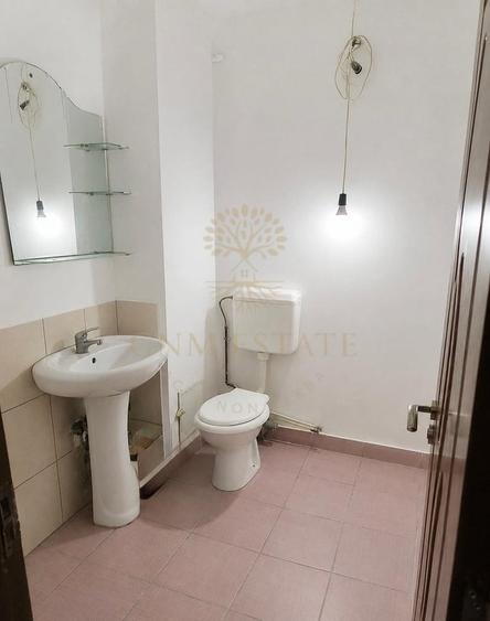 Apartament cu 3 camere semidecomandat în Titan