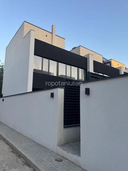 Casă cu 4 camere cu Teren 75 Mp în Central