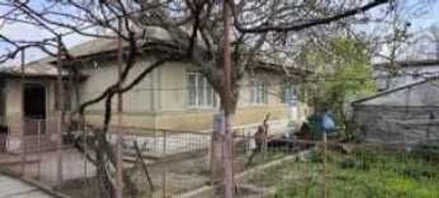 Casă cu 3 camere în Munteni