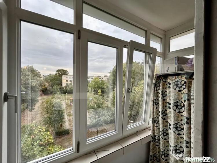 Apartament cu 3 camere semidecomandat în Andrei Mureșanu