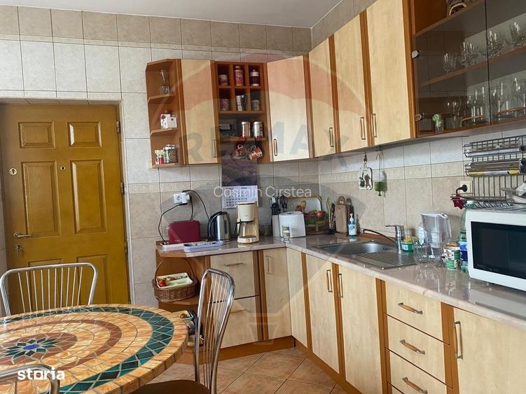 Casa / Vila cu 5 camere de vanzare in zona Central