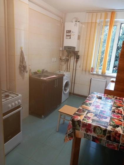 Apartament cu 2 camere decomandat în Calea București