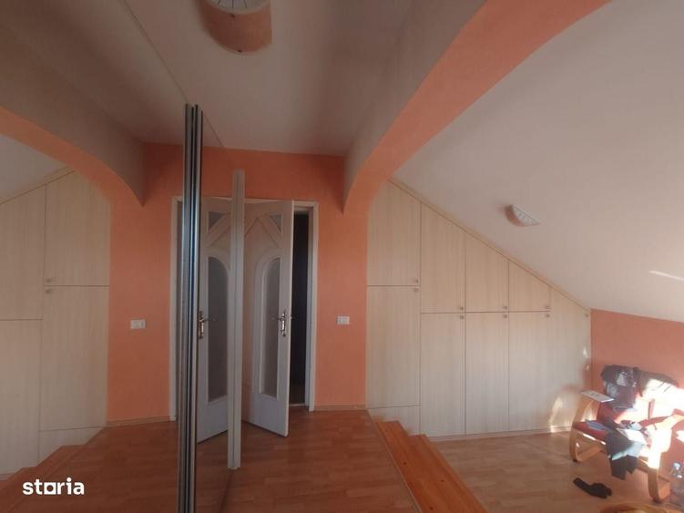 Casă cu 4 camere cu Teren 1000 Mp în Cristian