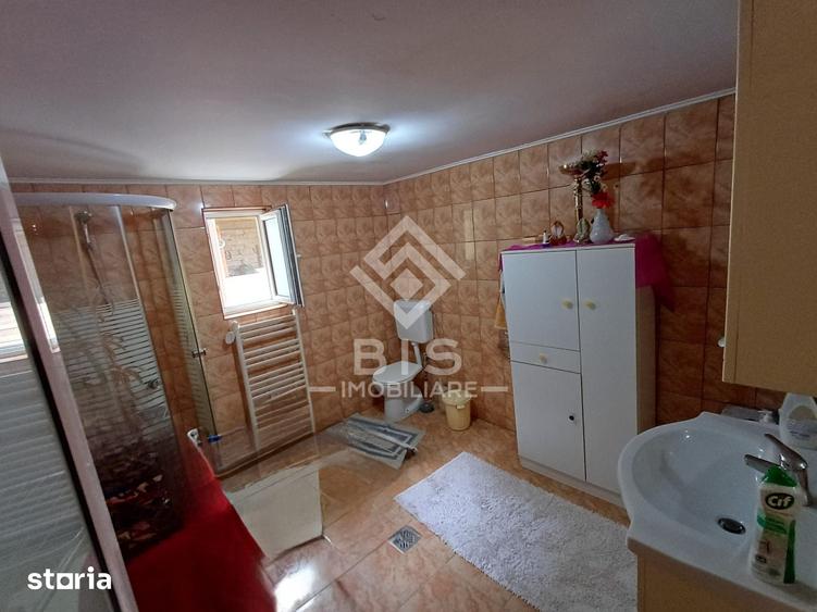 Casă cu 4 camere decomandat cu Teren 300 Mp în Independenței