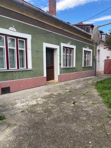 Casă cu Teren 250 Mp în Central