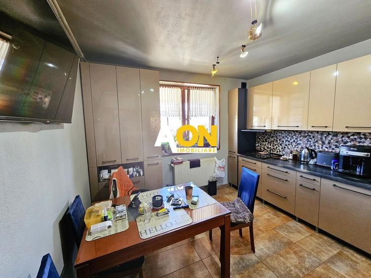 Apartament cu 3 camere decomandat, mobilat în Cetate