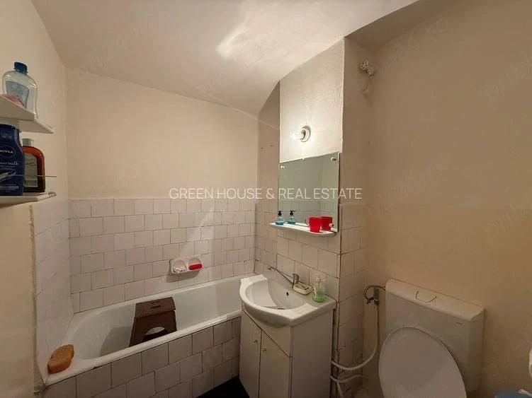 Apartament cu 3 camere decomandat în Piața Centrală