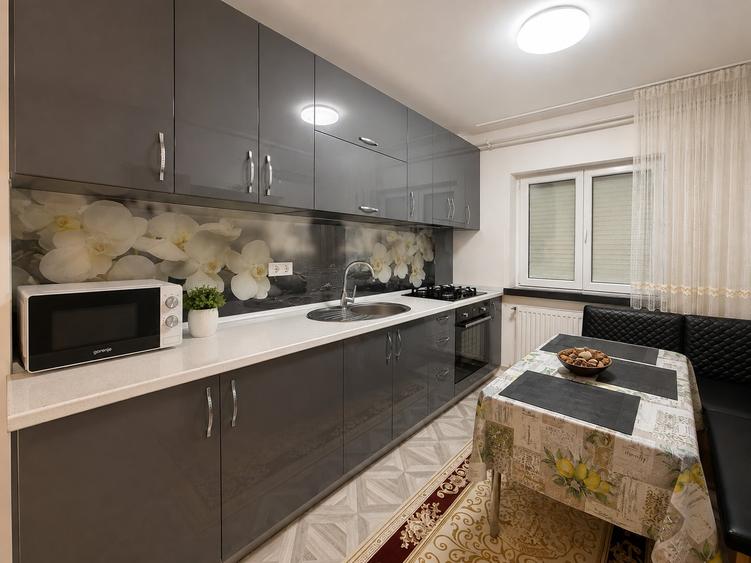 Apartament cu 3 camere decomandat în Rahova