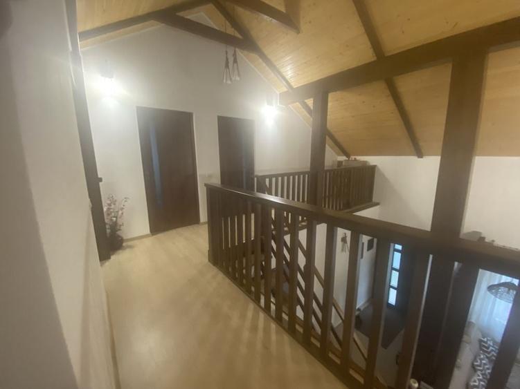 Casă cu 4 camere în Central