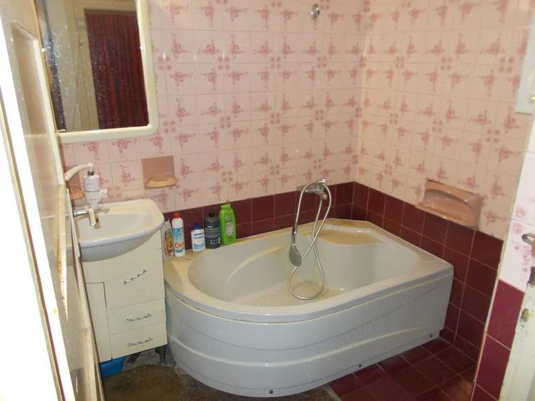 Casă cu 4 camere cu Teren 1800 Mp în Pișchia